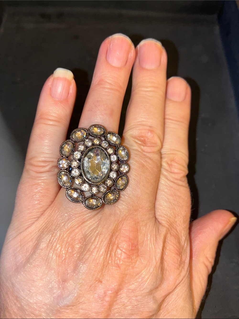Vintage-Style Oval Crystal Cluster Cocktail Stretch Ring - Champagne